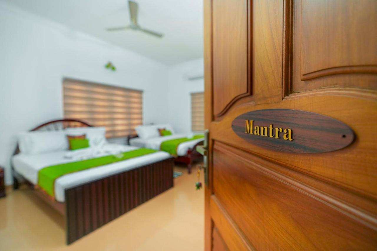 Kāladi Parudeesa - Heavenly- Luxurious Palace Look-Near Cbd - Kerala - India With Breakfast חדר תמונה