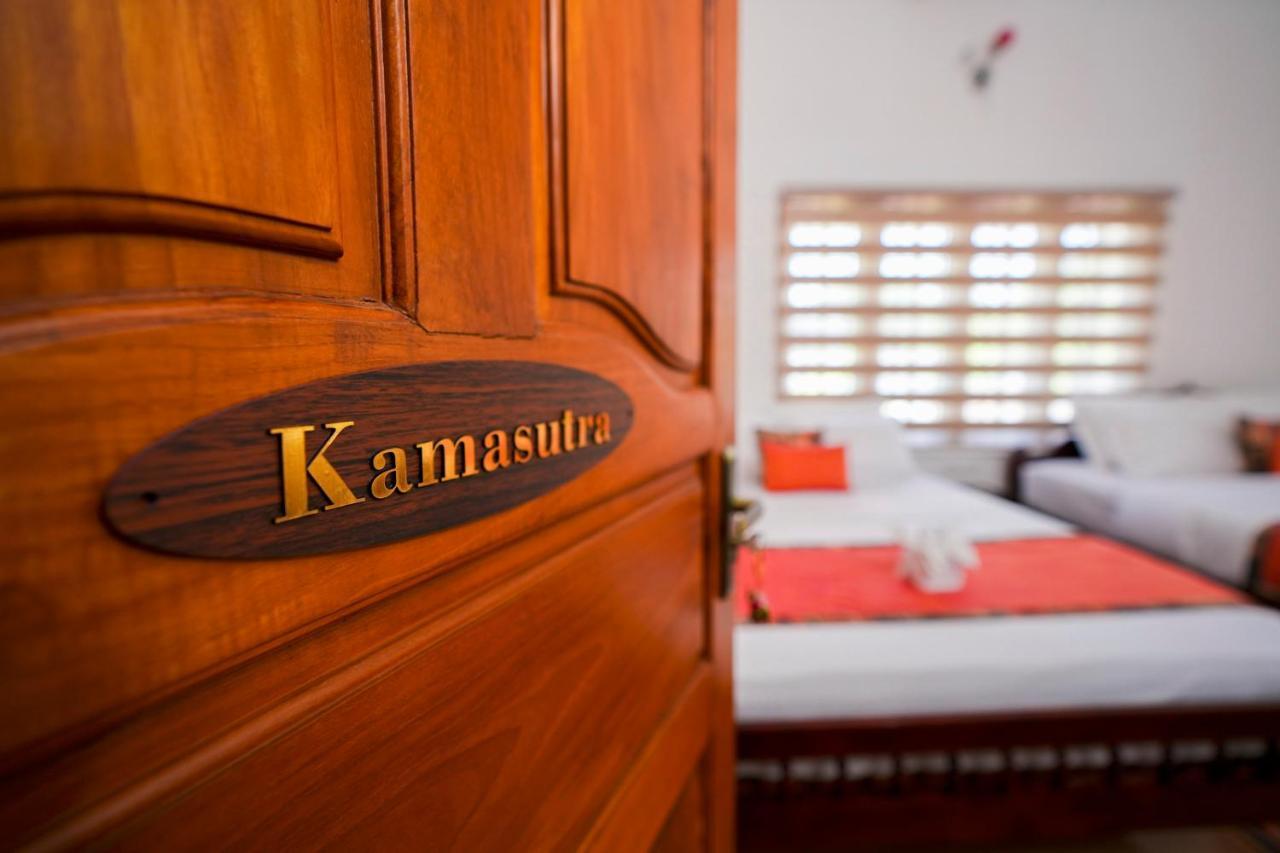 Kāladi Parudeesa - Heavenly- Luxurious Palace Look-Near Cbd - Kerala - India With Breakfast חדר תמונה