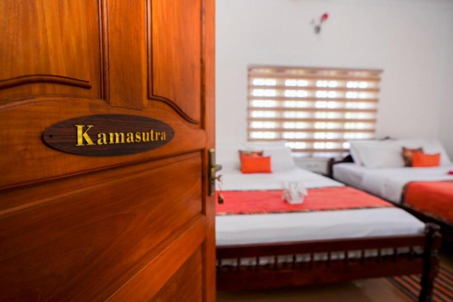 Kāladi Parudeesa - Heavenly- Luxurious Palace Look-Near Cbd - Kerala - India With Breakfast מראה חיצוני תמונה
