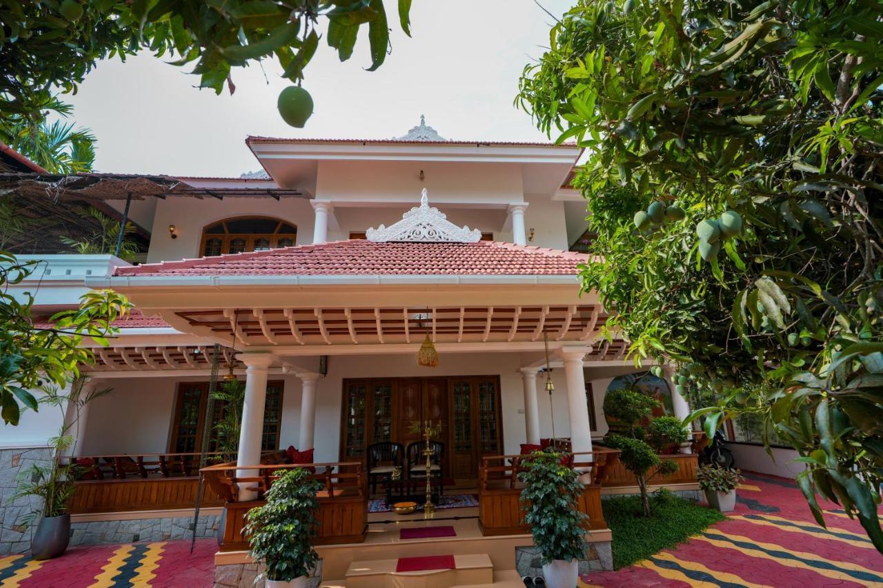 Kāladi Parudeesa - Heavenly- Luxurious Palace Look-Near Cbd - Kerala - India With Breakfast מראה חיצוני תמונה