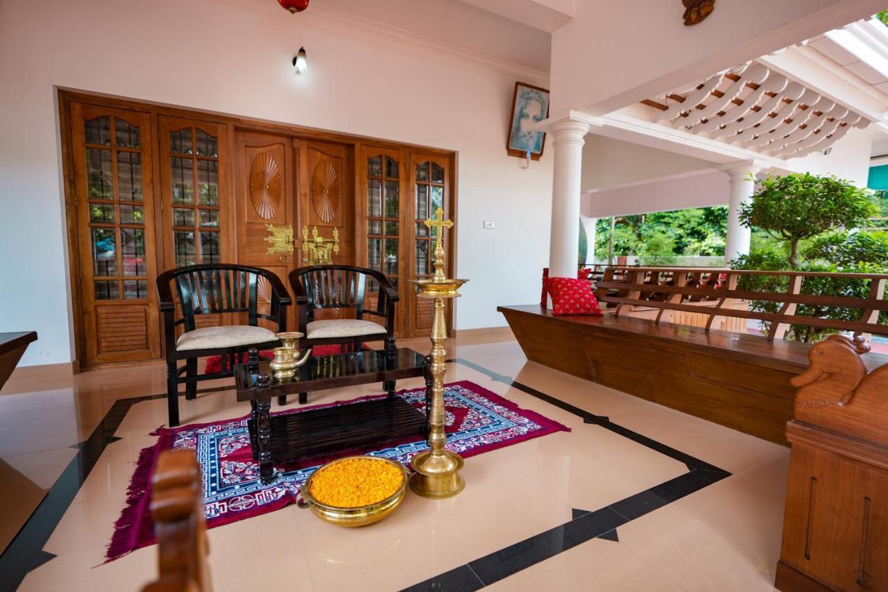 Kāladi Parudeesa - Heavenly- Luxurious Palace Look-Near Cbd - Kerala - India With Breakfast מראה חיצוני תמונה