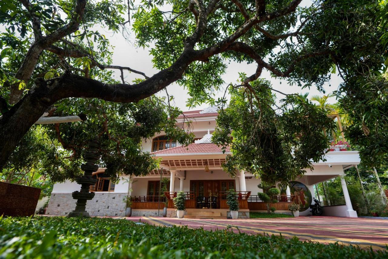 Kāladi Parudeesa - Heavenly- Luxurious Palace Look-Near Cbd - Kerala - India With Breakfast מראה חיצוני תמונה