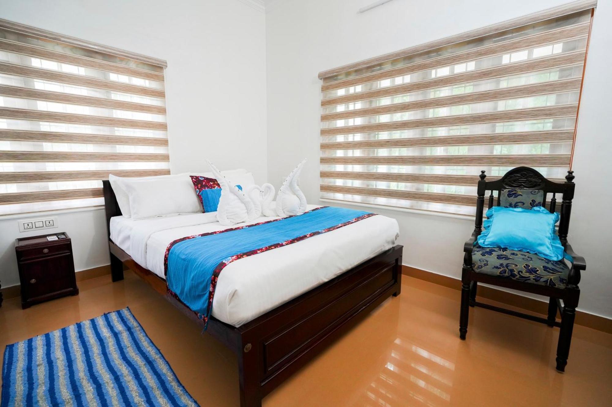 Kāladi Parudeesa - Heavenly- Luxurious Palace Look-Near Cbd - Kerala - India With Breakfast חדר תמונה